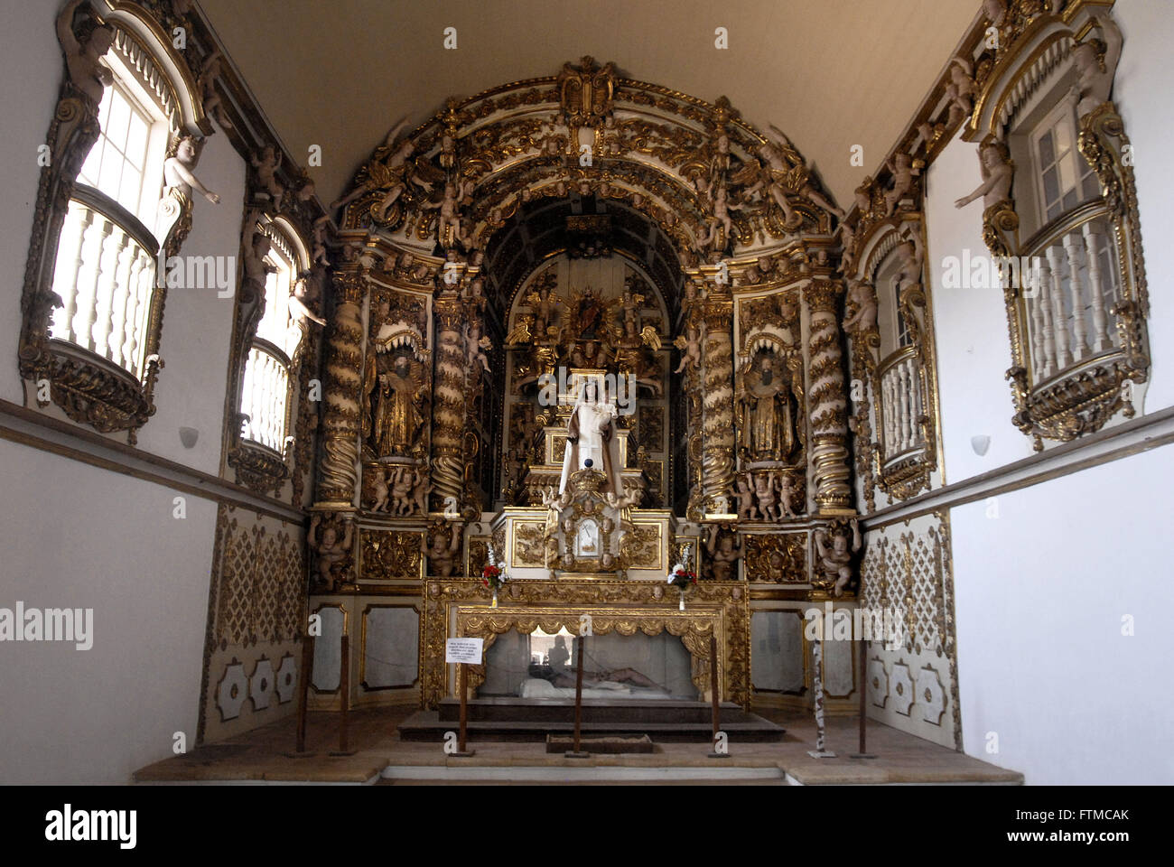 Altare maggiore della chiesa di Nossa Senhora do Carmo città di Alcantara Foto Stock