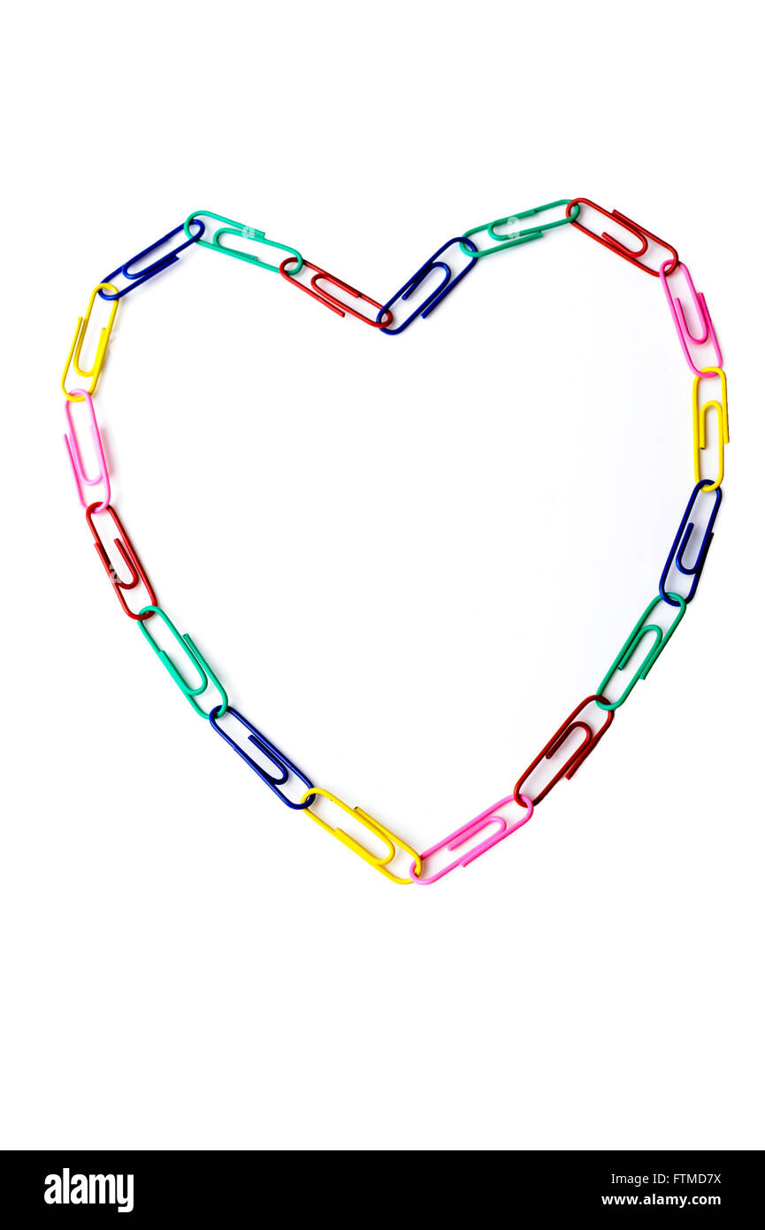 Colore carta patinata clip, formata a forma di cuore. Foto Stock