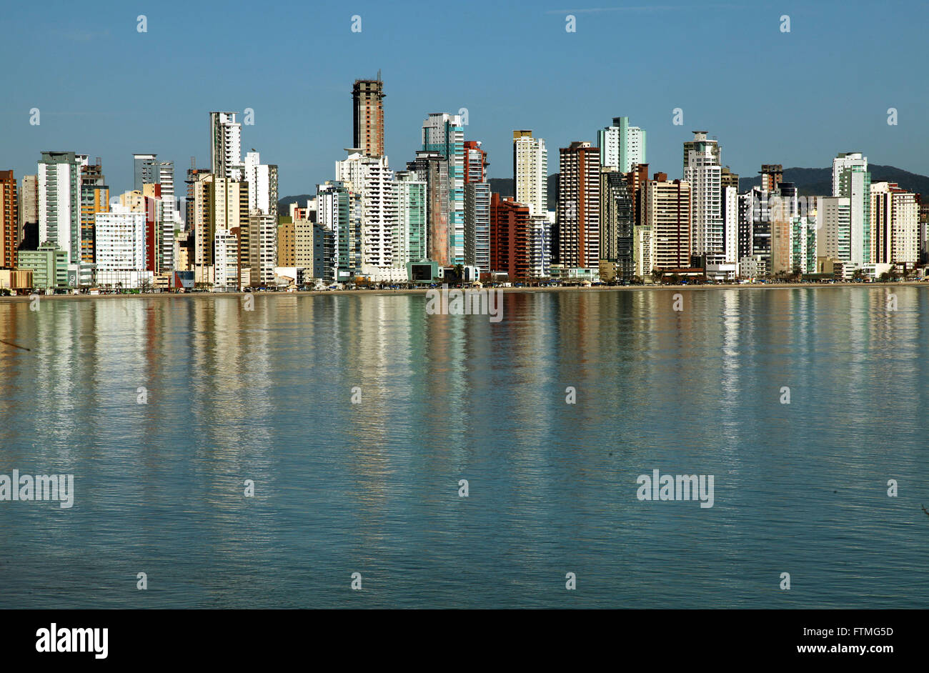 Vista della spiaggia centrale Balneario Camboriu - SC dalla strada Interpraias Foto Stock