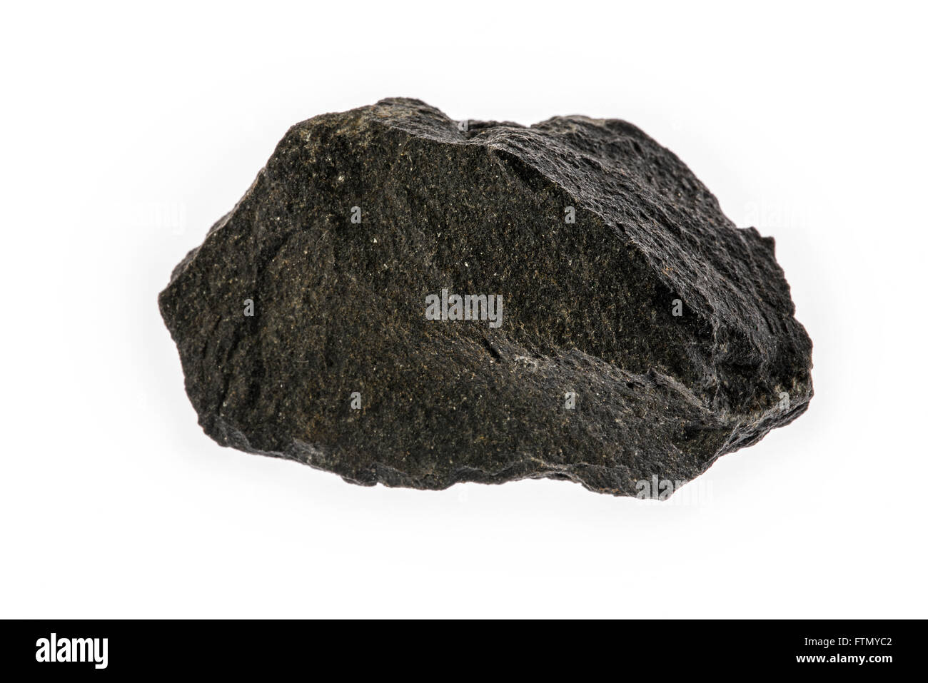 Basalto, estrusivo ignea roccia vulcanica provino su sfondo bianco Foto Stock