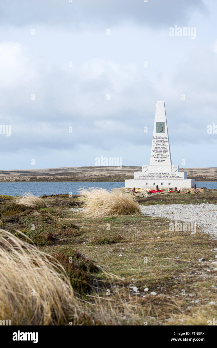 Royal Fleet Servizi ausiliari memoriale per equipaggio di Sir Galahad e Sir Tristram a Bluff Cove, East Falkland, Isole Falkland Foto Stock