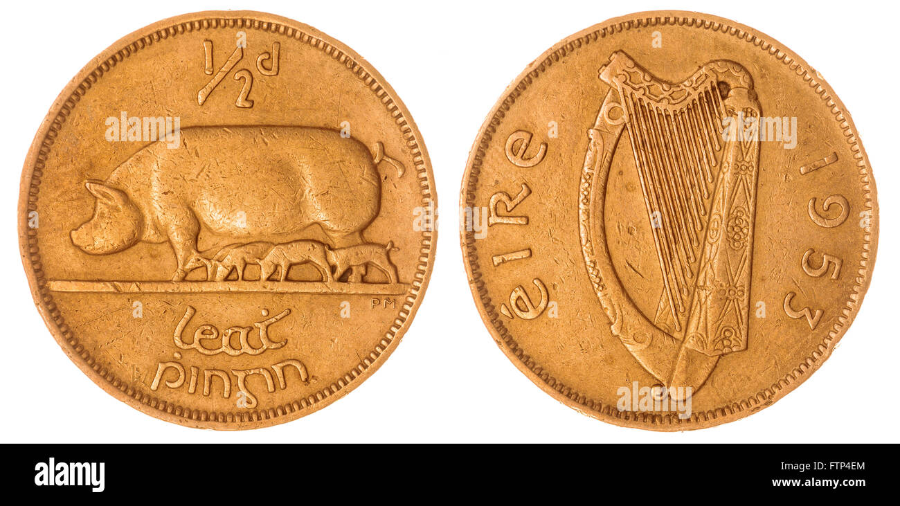 Metà di bronzo penny 1953 coin isolati su sfondo bianco, Irlanda Foto Stock