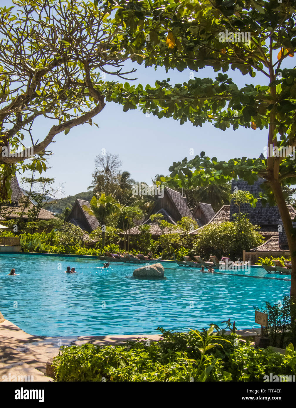 Santhiya hotel e resort, la principale area della piscina. Koh Yao Yai Island Thailandia. Foto Stock