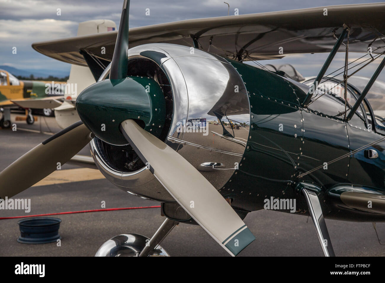 Redding, California, Stati Uniti d'America- un Pitts MODELLO 12 PIANO stunt costruito da Jimmy Kilroy è sul display in Redding Air Show. Foto Stock