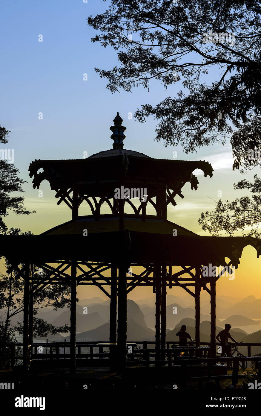 Nascer do sol na Vista Chinesa no Alto da Boa Vista - Parque Nacional da Floresta da Tijuca Foto Stock