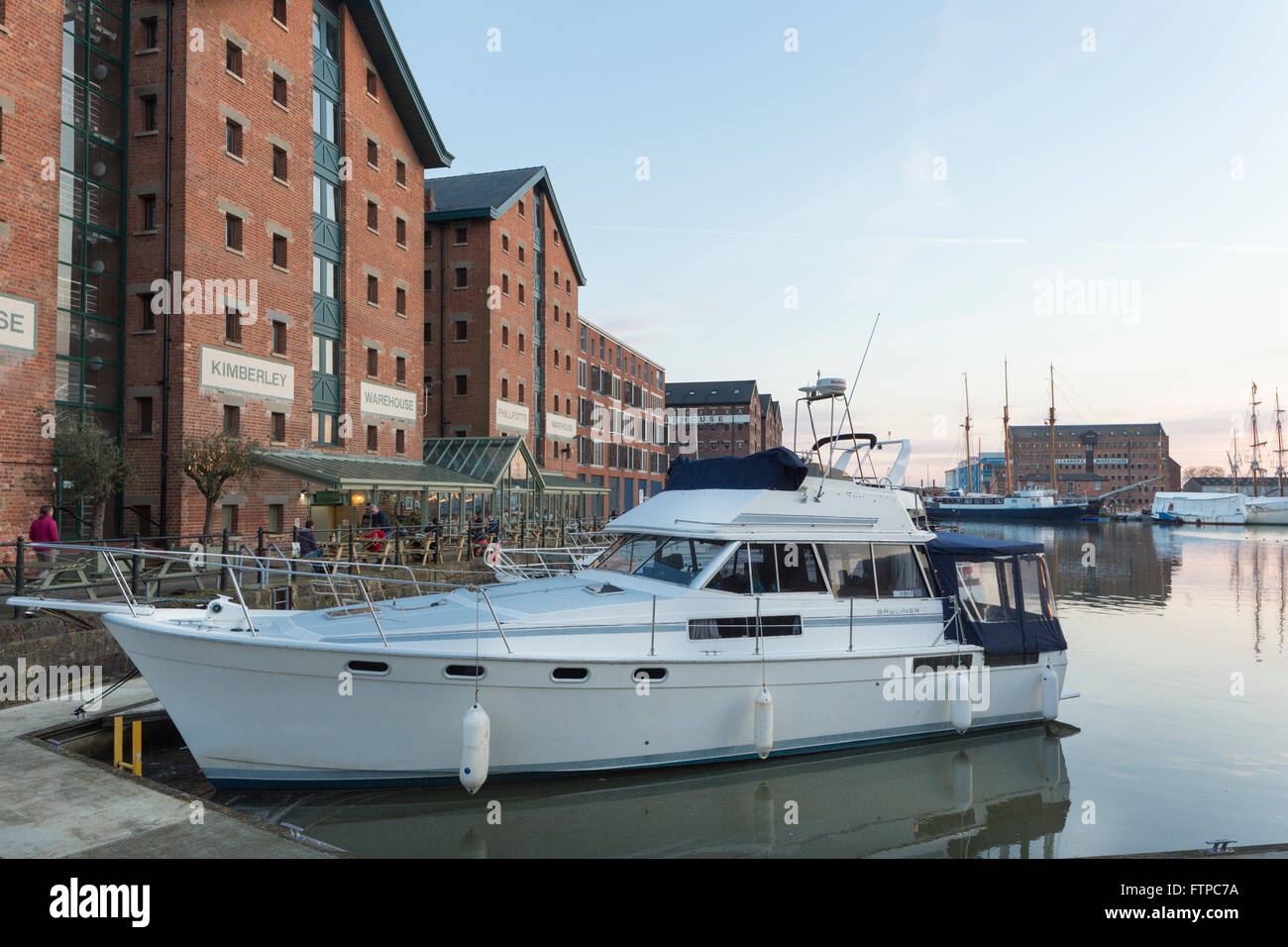 Crepuscolo in Gloucester Docks, Gloucster, Gloucestershire, England, Regno Unito Foto Stock