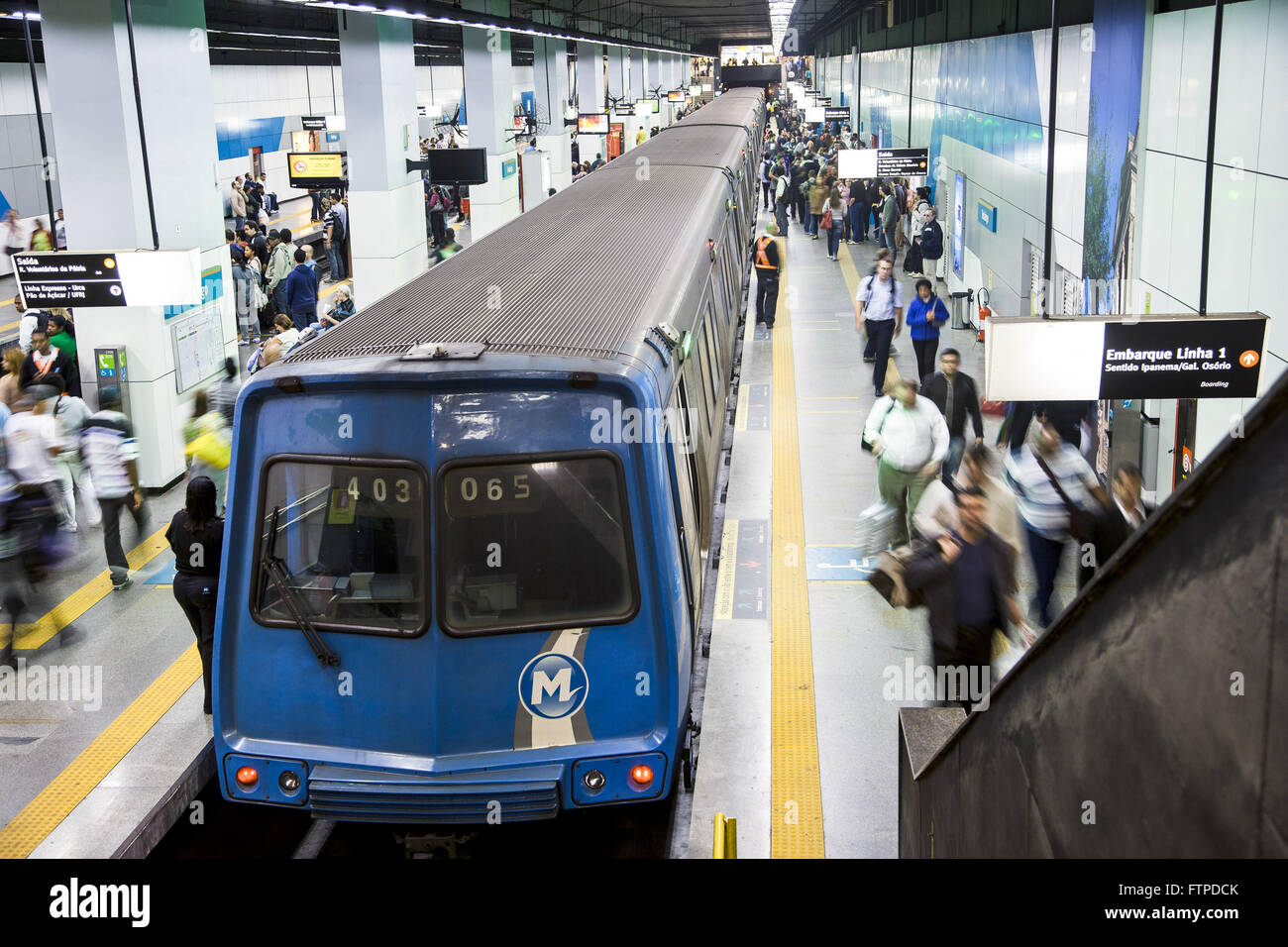Il movimento dei passeggeri nel Botafogo metropolitana stazione ferroviaria - Linea 1 Foto Stock