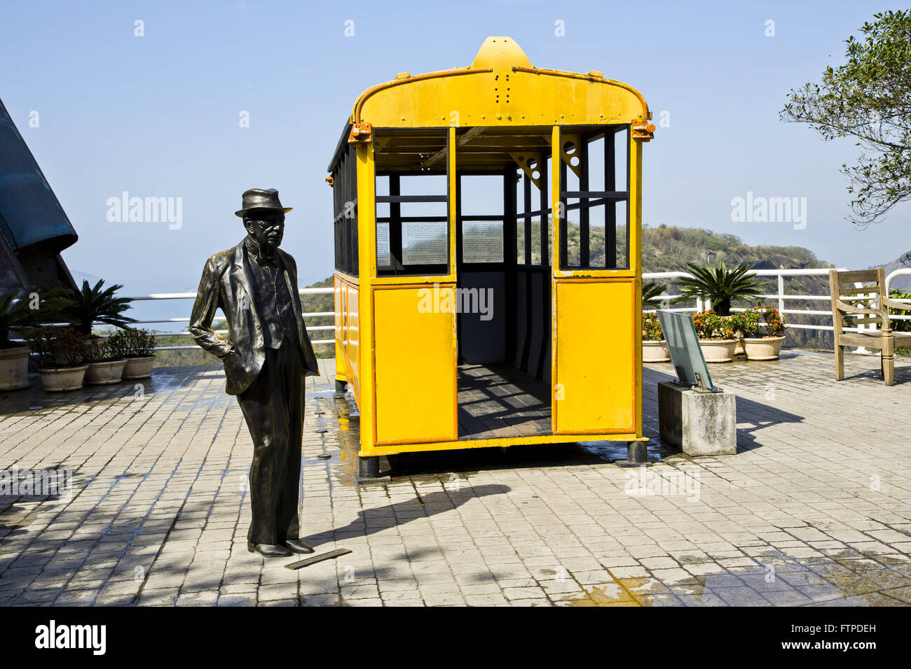 Praça dos tram di Morro da Urca con esposizione delle funivie di generazioni precedenti Foto Stock