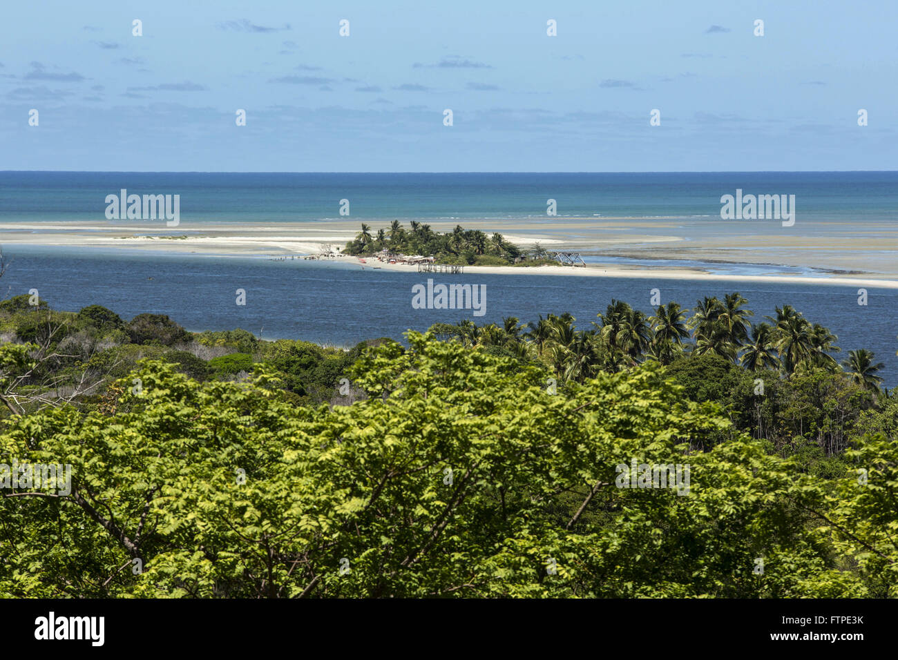Vista dell'isola dalla corona di aerei a sud della città - l'isola appartiene al comune di Igarassu Foto Stock