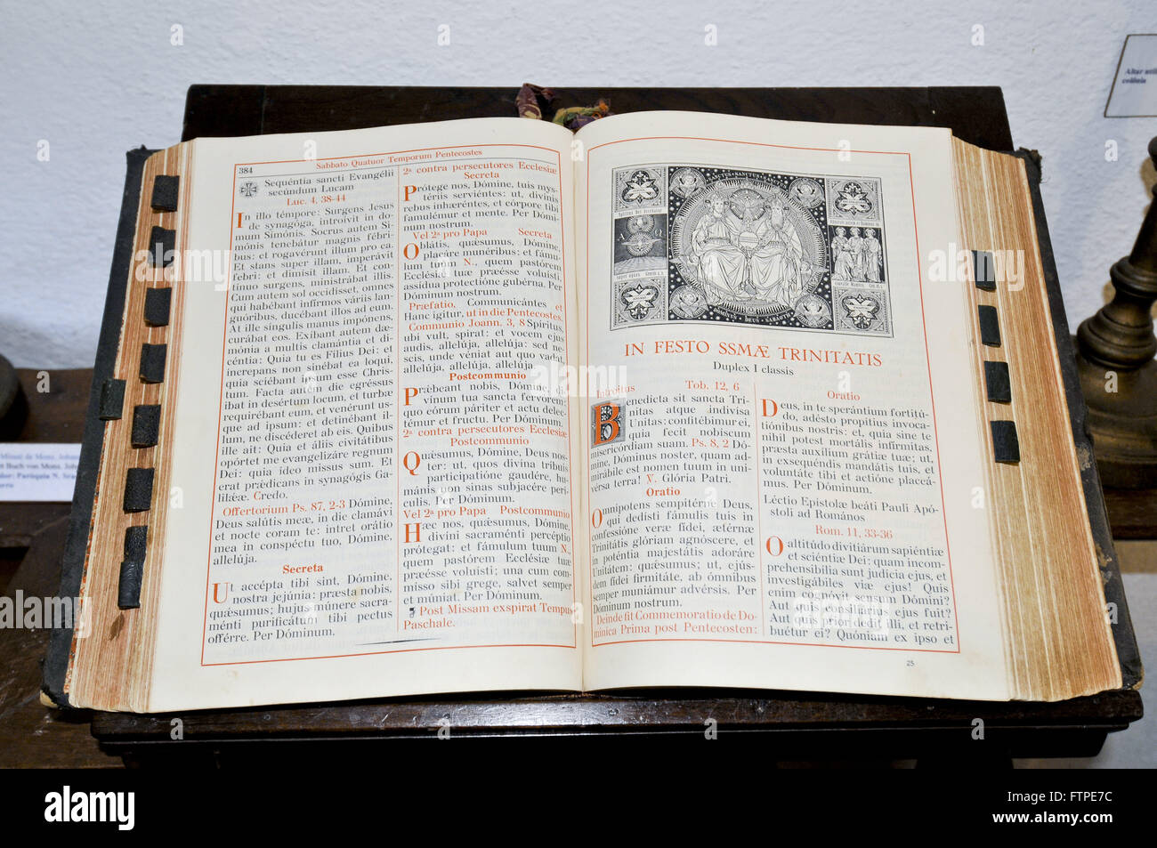 La Bibbia scritta in latino nella mostra piccolo castello - Museo Civico Andreas Thaler Foto Stock
