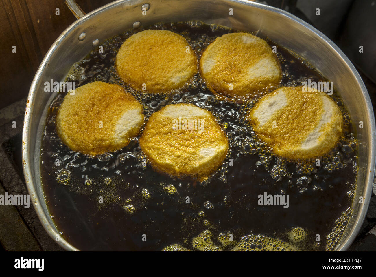 Dettagli essendo acaraje fried - sequenza fotografica 4 Foto Stock