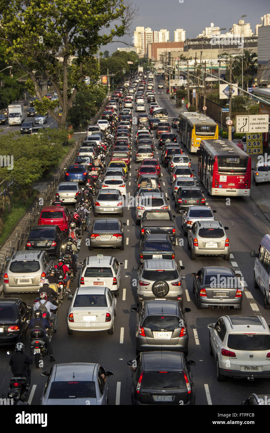 La congestione Avenue Alcantara Machado meglio noto come Leste radiale Foto Stock
