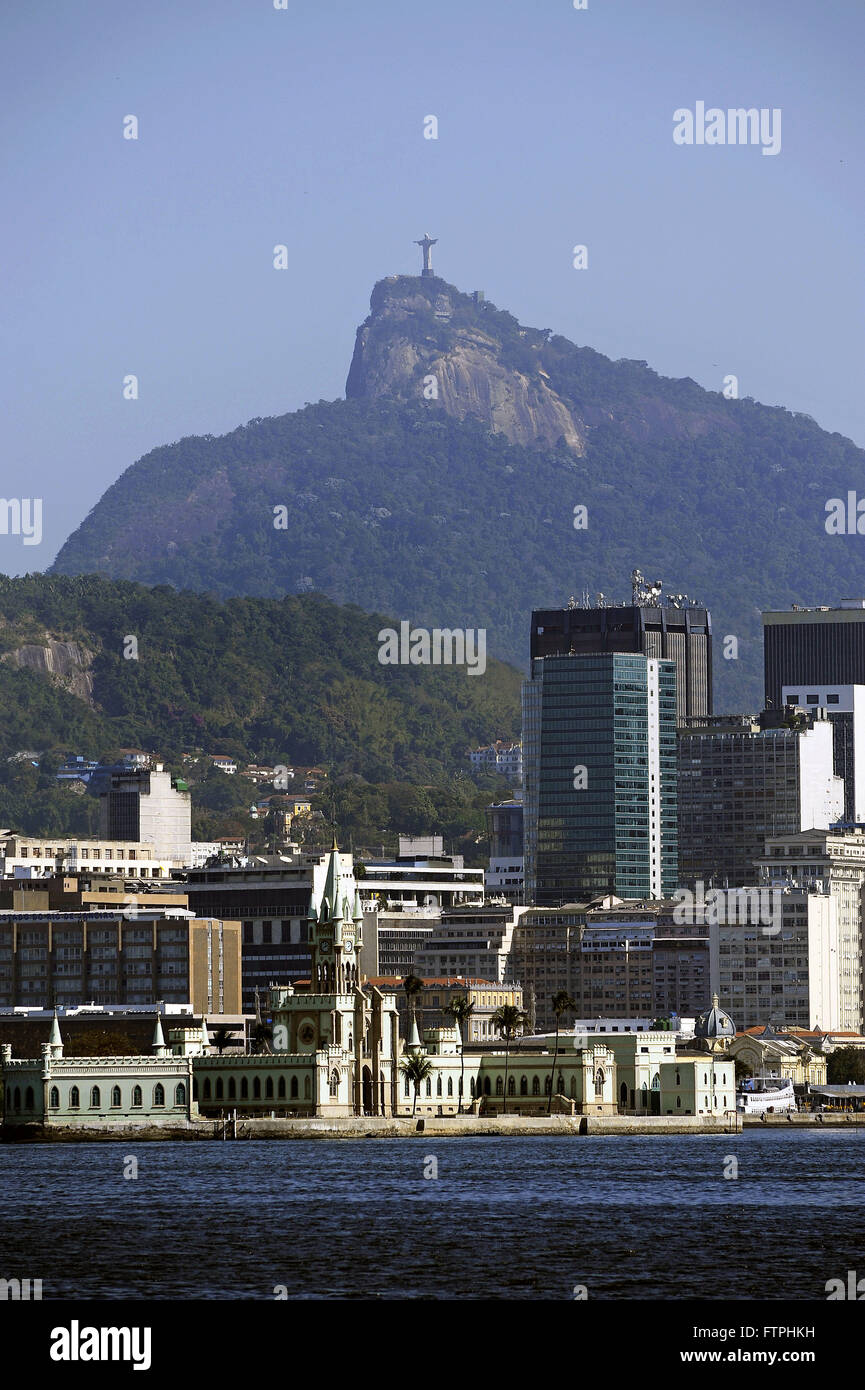 Castello di isola fiscale - centro città di Rio de Janeiro il fondo del Corcovado Foto Stock