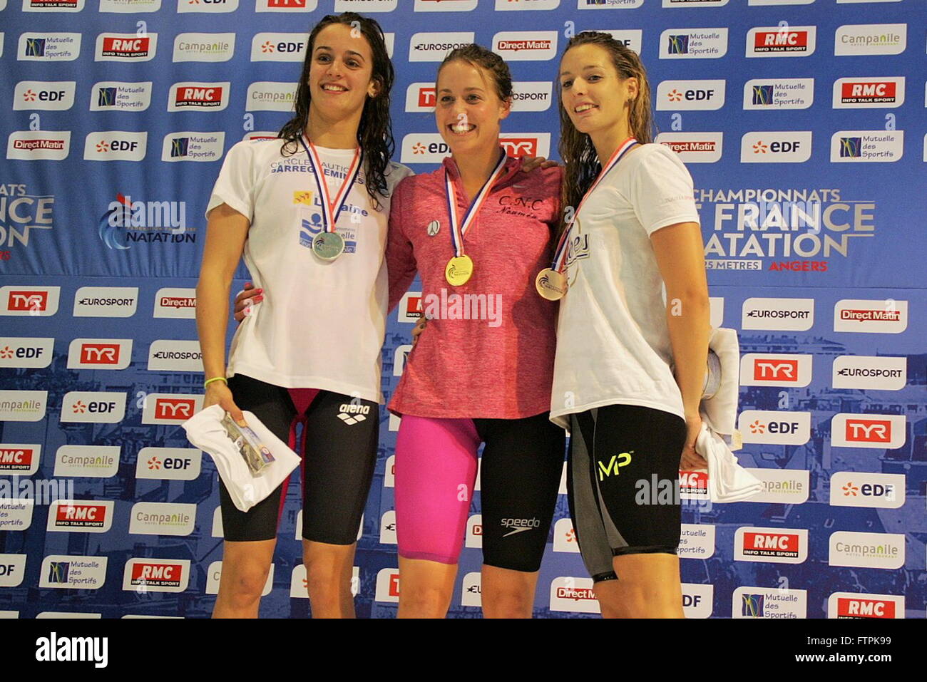 Angers, Francia, Novembre 19, 2015 Lara Grangeon champion Francia in 200m a rana in Angers Foto Stock