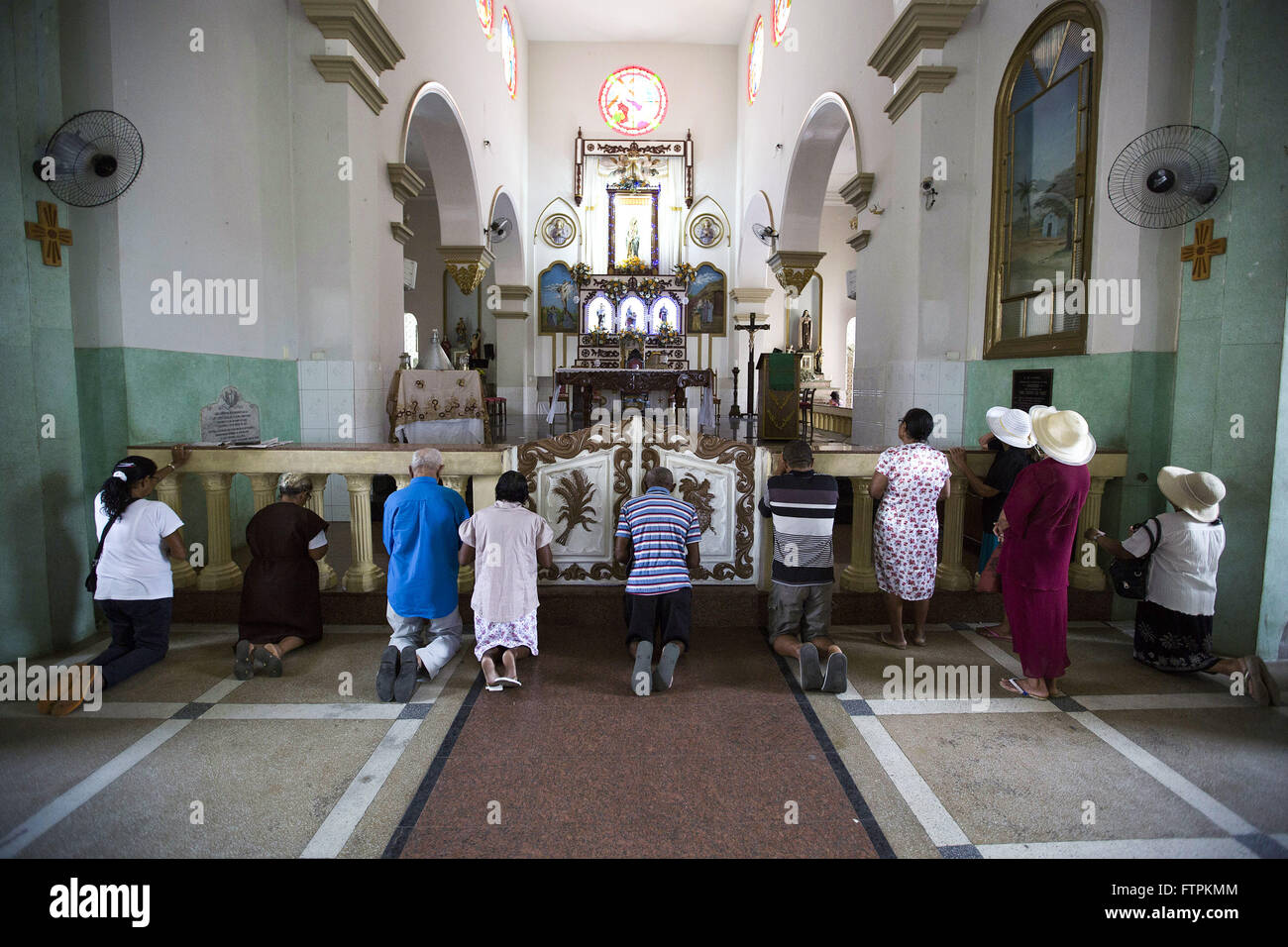 I devoti presso la Basilica Santuario della Madonna Addolorata Foto Stock