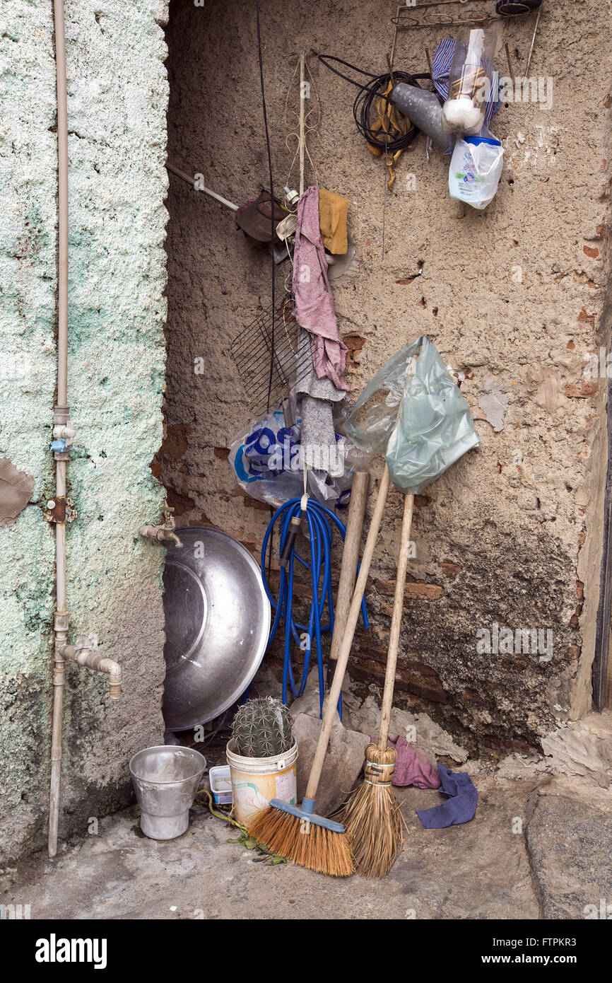 Utensili per la pulizia a casa in Colina do Horto Foto Stock