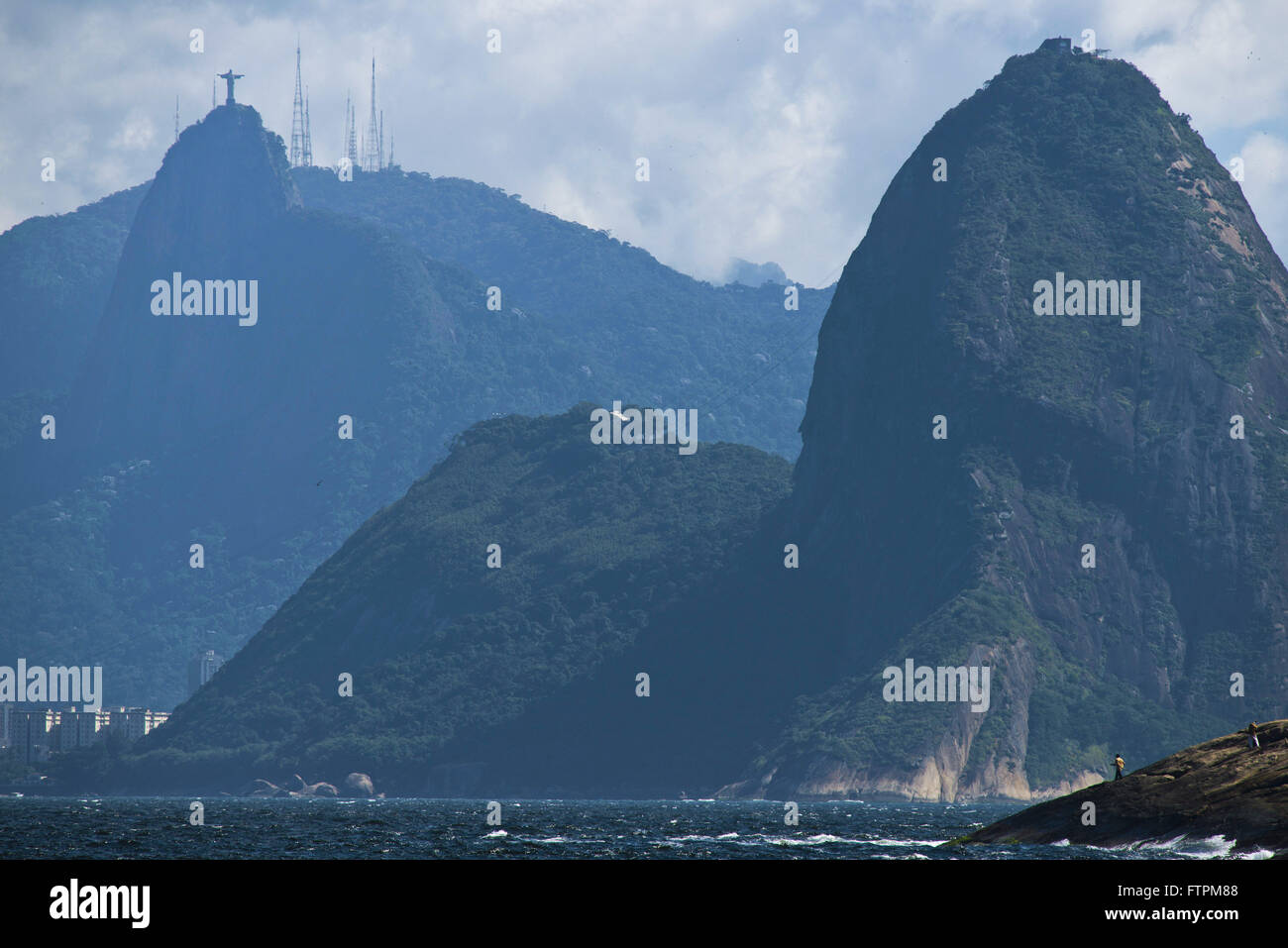 Morro Pan di Zucchero e il Cristo redentore sul monte Corcovado Foto Stock