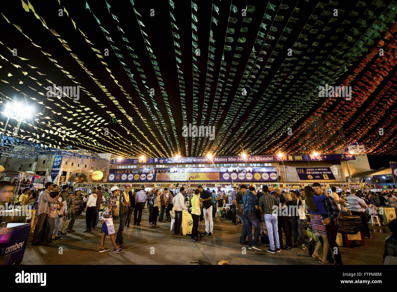 Turistas durante una festa junina no Parque do Povo Foto Stock