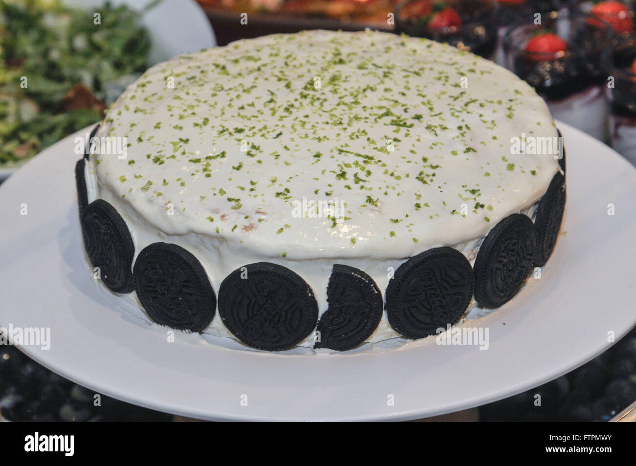 Torta al limone con biscotti al cioccolato Foto Stock