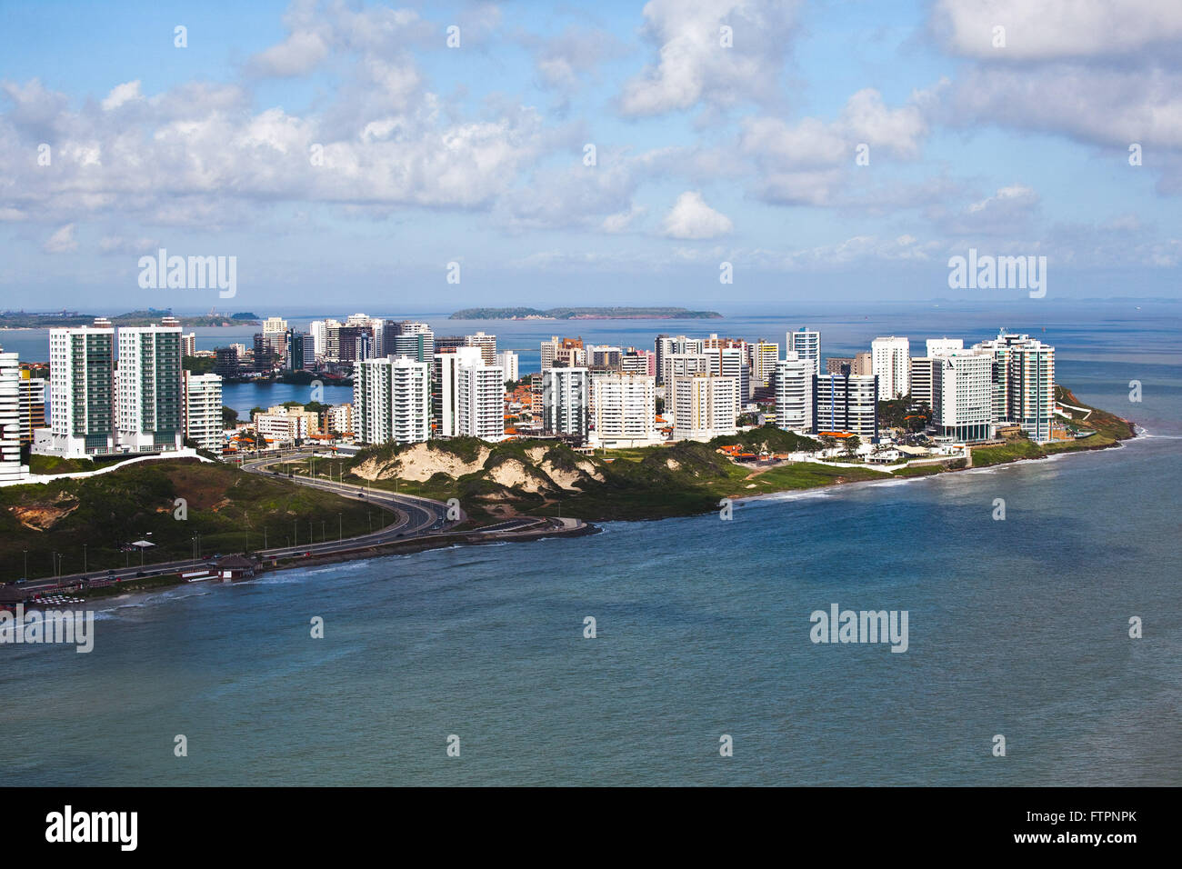Vista aerea di Sao Marcos sulla spiaggia di ciottoli e di quartiere Foto Stock