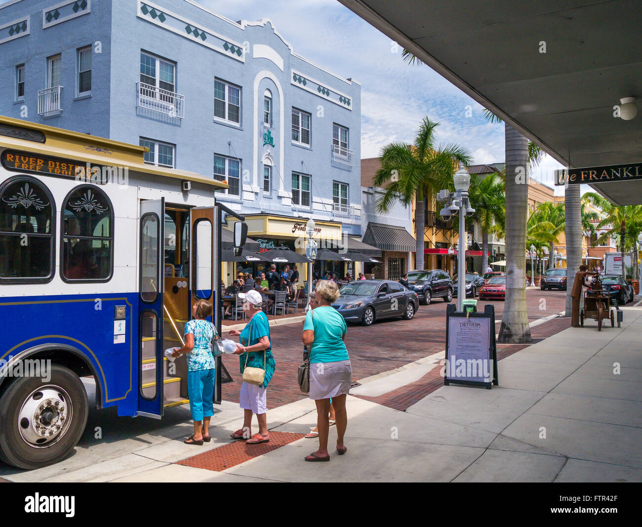 La prima strada nel centro di Fort Myers sulla costa del Golfo della Florida Foto Stock