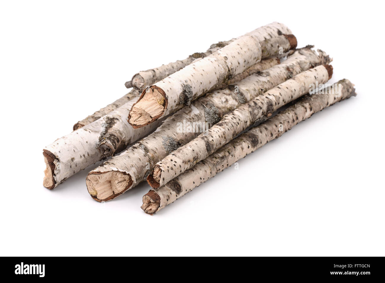 Pila a secco di ramoscelli di betulla isolato su bianco Foto Stock