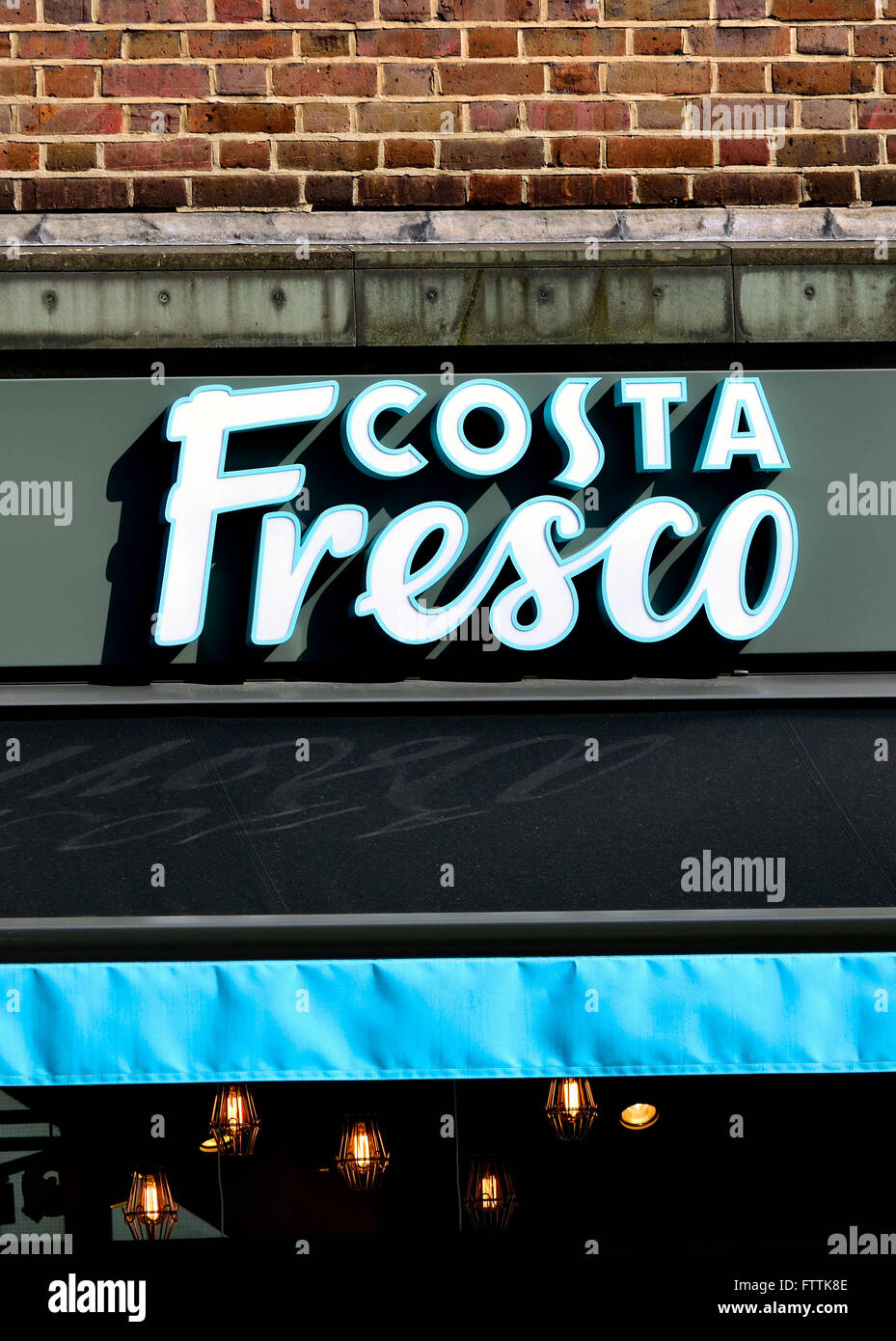 Londra, Inghilterra, Regno Unito. Costa affresco - coffee shop vendita cibo fatti a mano che include torte, pane e dolci Foto Stock