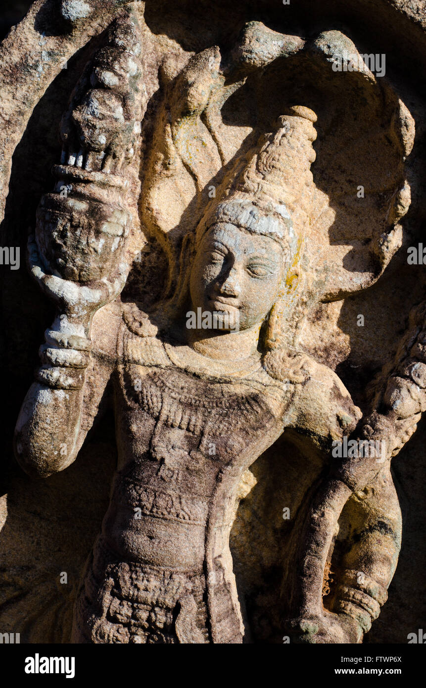Polonnaruwa antica città, pietra custode figura al Vatadage (Circolare reliquia Casa) in Polonnaruwa Foto Stock