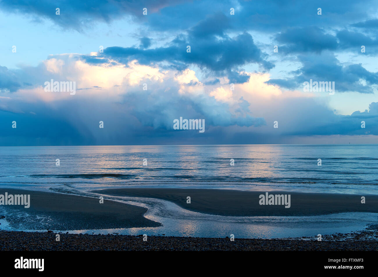 Paesaggio torbido sul mare, Normans Bay, East Sussex, Inghilterra, Regno Unito Foto Stock