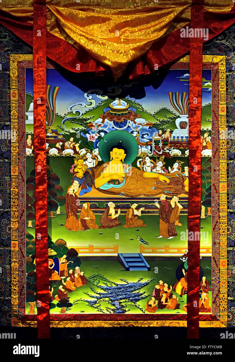 La morte del Buddha da Raj Bahadur Lama Kathmandu in Nepal Tibet (il Buddha è qui sulla sua faccia di destra è tutti i legami terreni prima di morire e redento) Foto Stock