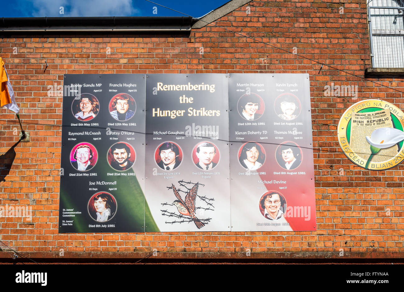 Irlandese scioperanti della fame memorial murale nel Falls Road area della parte occidentale di Belfast. Foto Stock