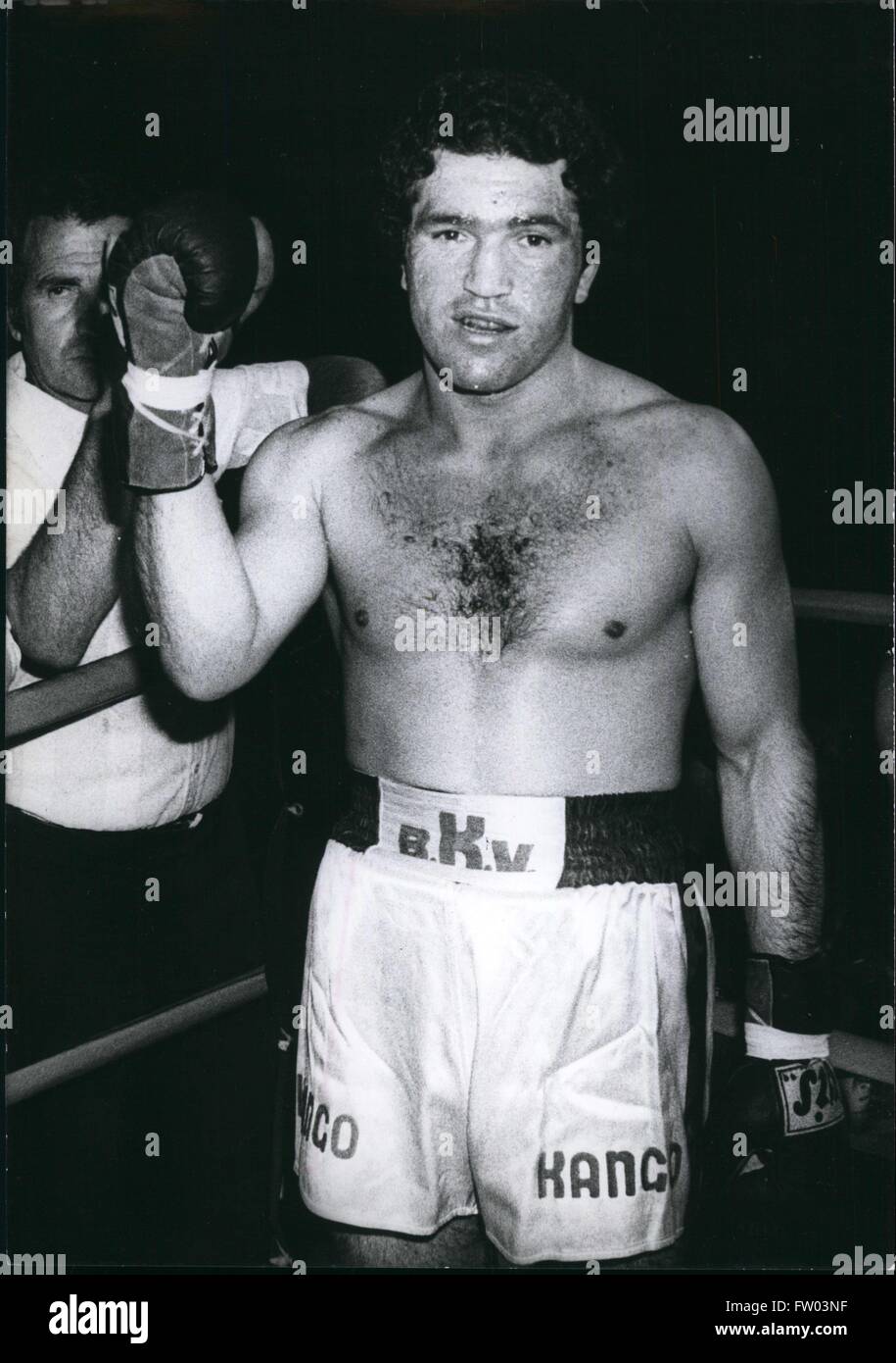 1977 - boxer italiano Rocco Rocky Mattioli che nel mese di agosto si lotta contro il campione tedesco Eckenhard Dagge a Berlino. © Keystone Pictures USA/ZUMAPRESS.com/Alamy Live News Foto Stock