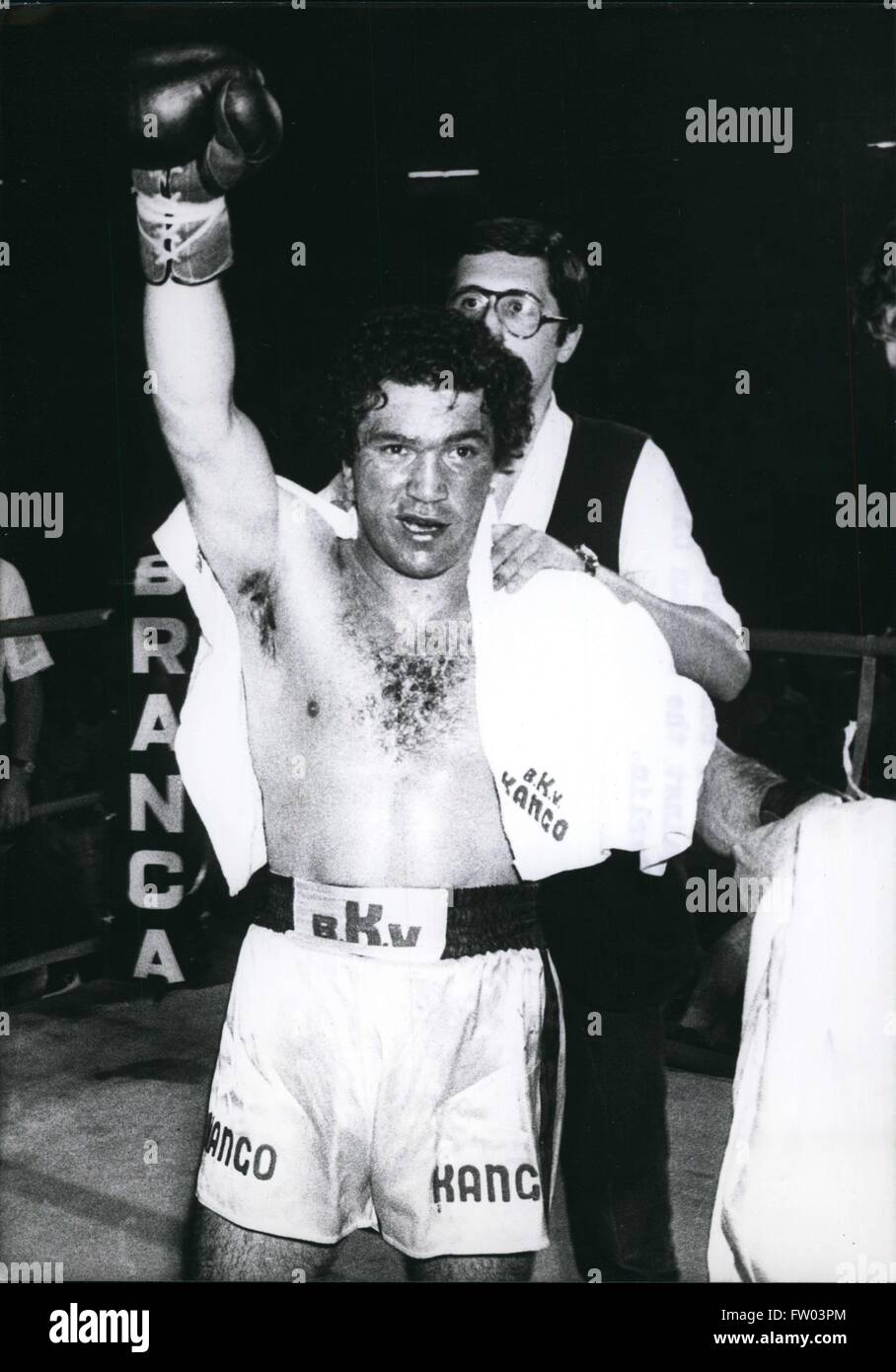 1977 - boxer italiano Rocco Rocky Mattioli che nel mese di agosto si lotta contro il campione tedesco Eckenhard Dagge a Berlino. © Keystone Pictures USA/ZUMAPRESS.com/Alamy Live News Foto Stock