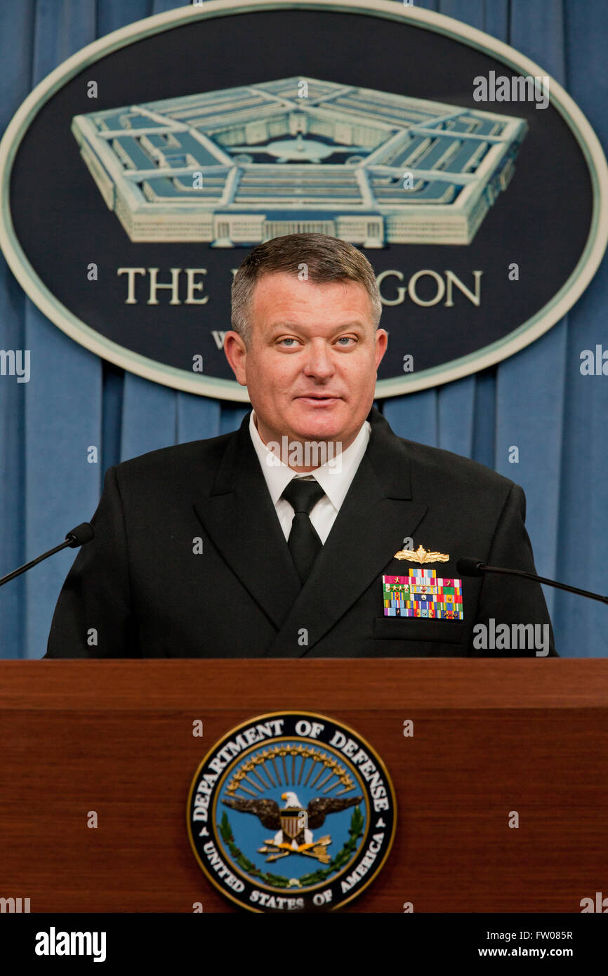 Giovedì 30 Marzo, 2016, Washington DC USA: Regno Unito Il Mag. Gen. Doug Chalmers, vice comandante, la strategia e il supporto (S&S) Combined Joint Task Force - Funzionamento inerenti risolvere, mutandine supporti tramite video live dal sud-est asiatico per fornire un aggiornamento sulle operazioni. Credito: B Christopher/Alamy Live News Foto Stock