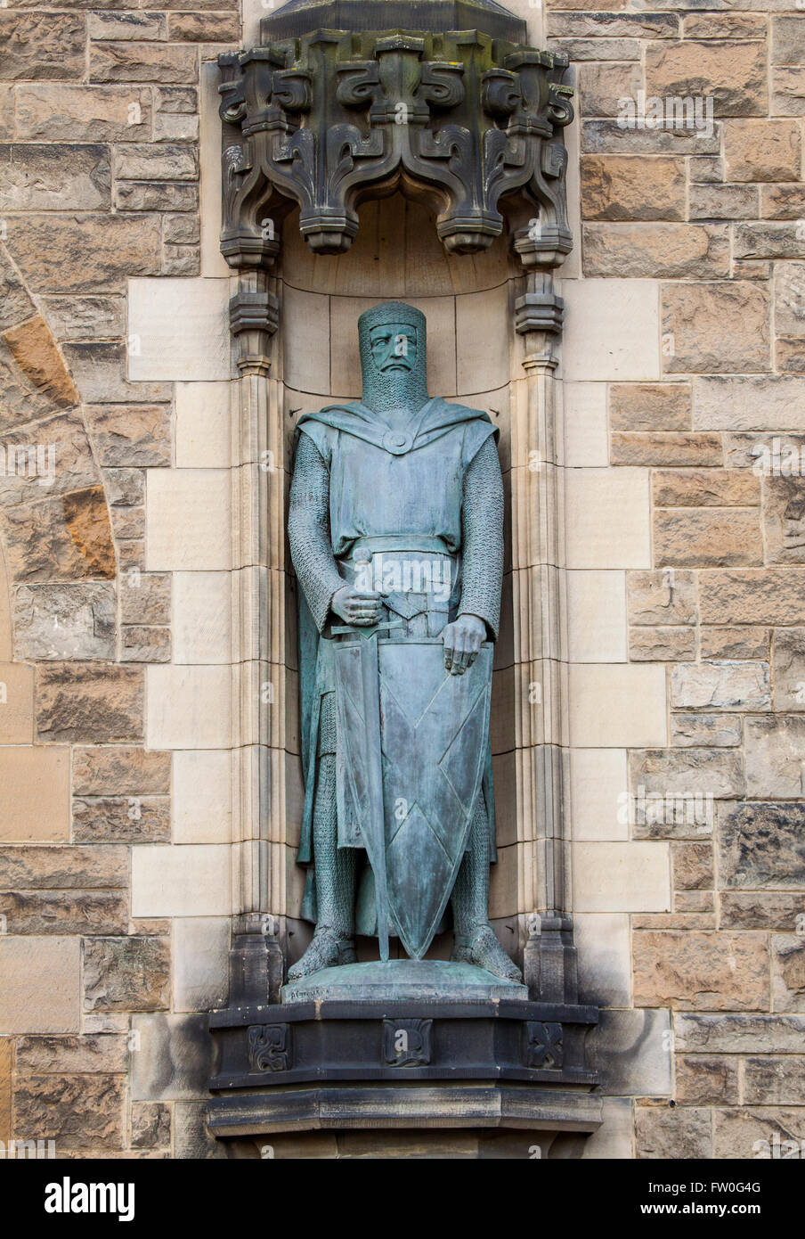 Una statua di Sir William Wallace sulla facciata del castello di Edimburgo  in Scozia Foto stock - Alamy