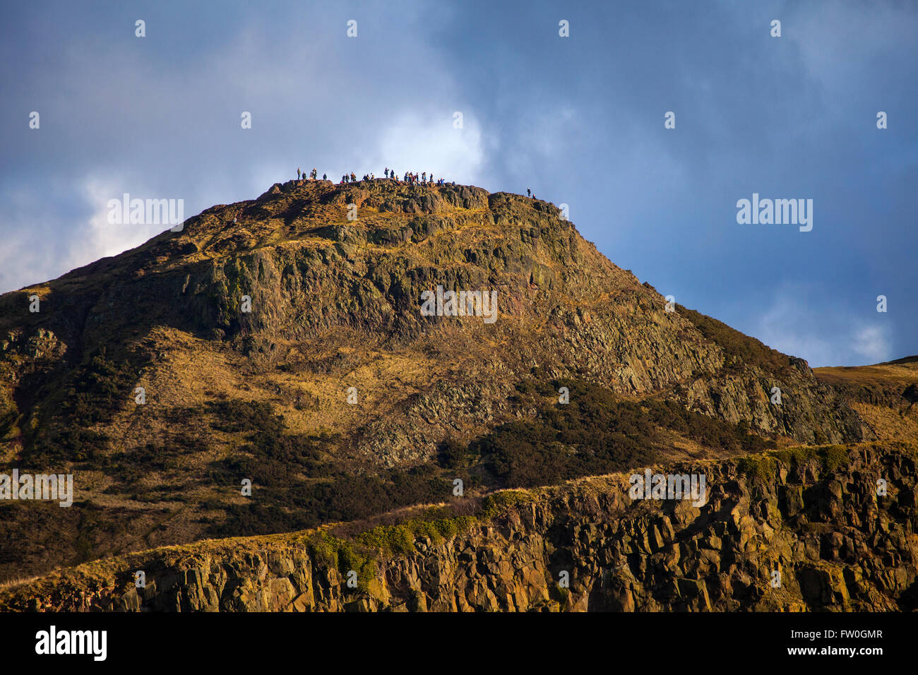 La magnifica vista di Arthurs Seat da Calton Hill a Edimburgo, Scozia. Foto Stock