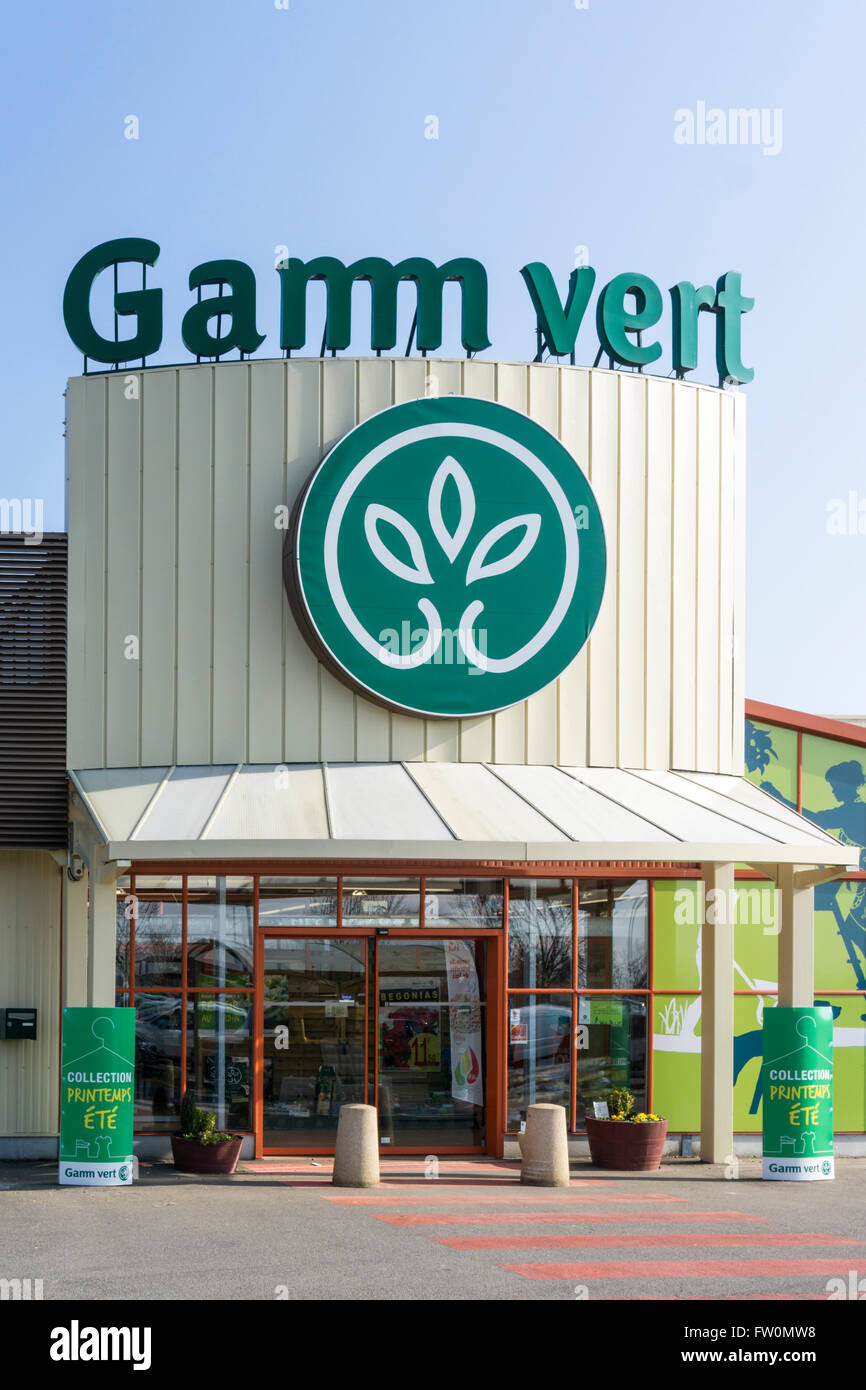 Un ramo di Gamm Vert, una catena francese di centri di giardinaggio, in Nuits St George, Francia. Foto Stock
