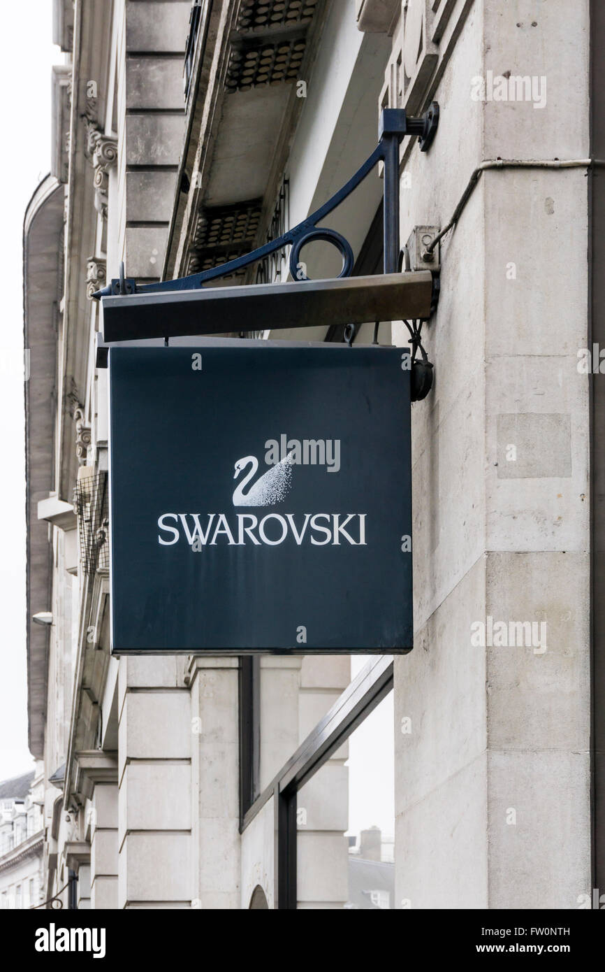 Segno sulla Swarovski shop in Regent Street, Londra. Foto Stock