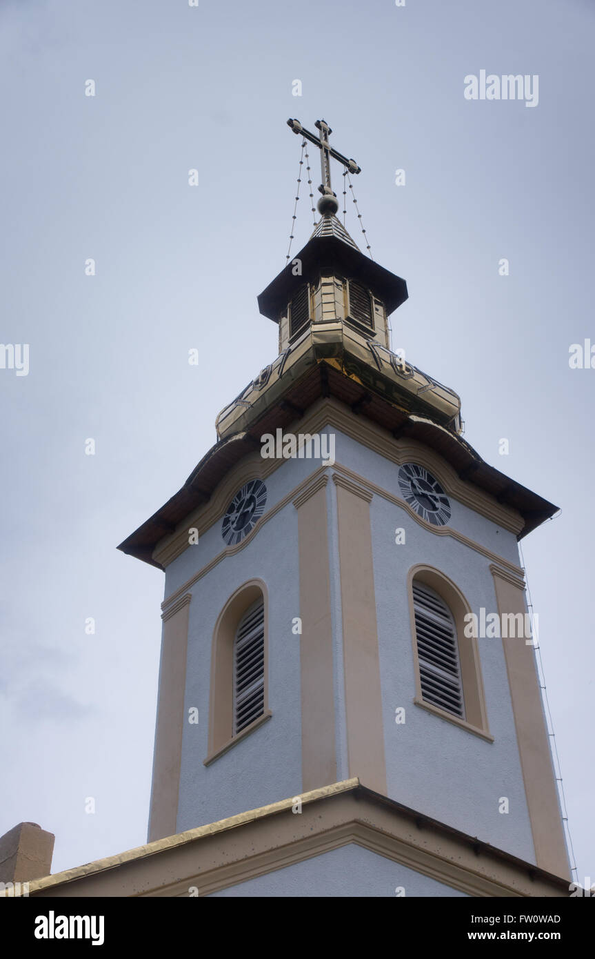 Golden sul tetto della chiesa Orsova Foto Stock