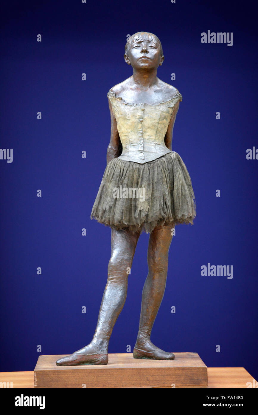 Little Ballerina di quattordici anni di Edgar Degas a Carlsberg Glyptotek  museum, Copenhagen, Danimarca Foto stock - Alamy