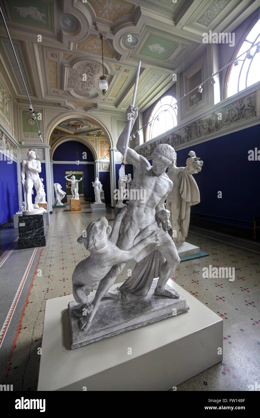 Statue a Ny Carlsberg Glyptotek museum, Copenhagen, Danimarca Foto Stock