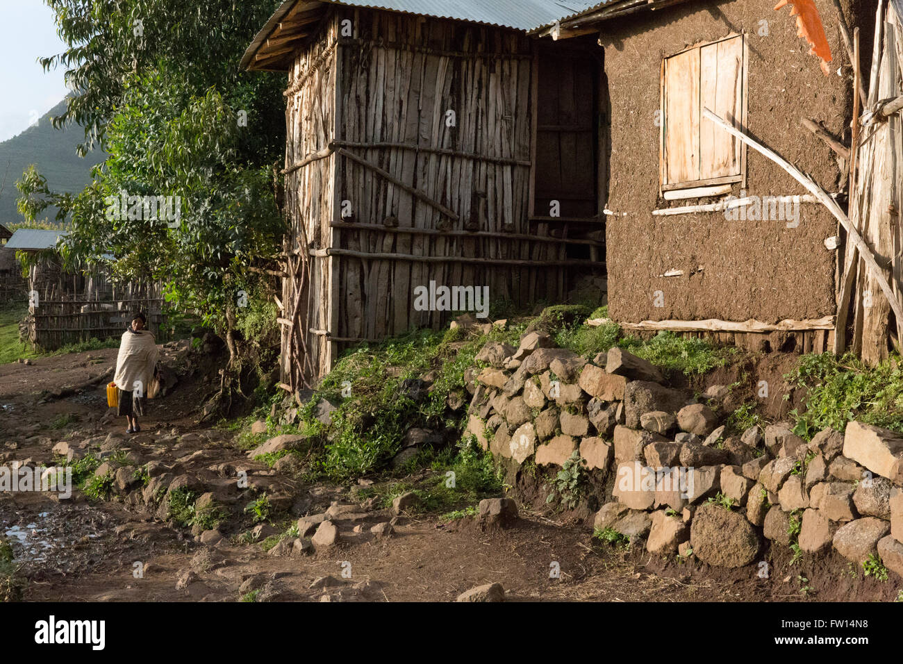 Villaggio Mescha, , a nord Shewa, Etiopia, Ottobre 2013: la vita del villaggio nelle prime ore del mattino. Foto Stock