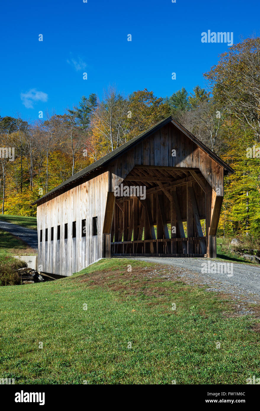 Rustico ponte coperto, lettura, Vermont, USA Foto Stock