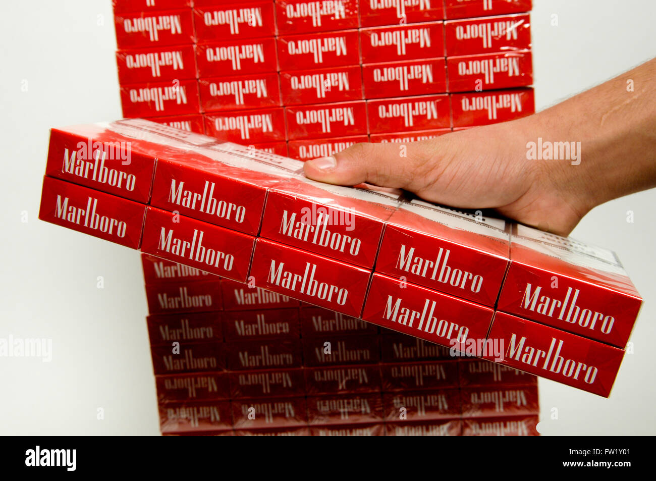 Marlboro cigarettes immagini e fotografie stock ad alta risoluzione -  Pagina 2 - Alamy