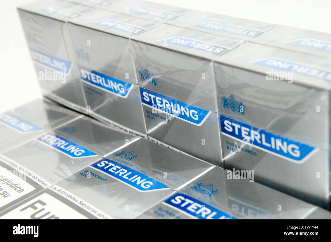 Stirling sigarette in vendita in una tabaccheria Foto stock - Alamy
