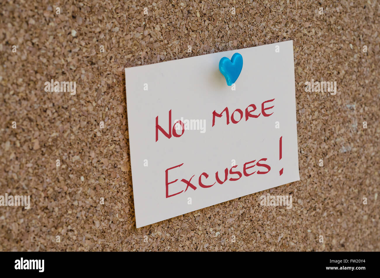 Non ci sono scuse. Concetto motivazionale scritto su una nota Foto Stock