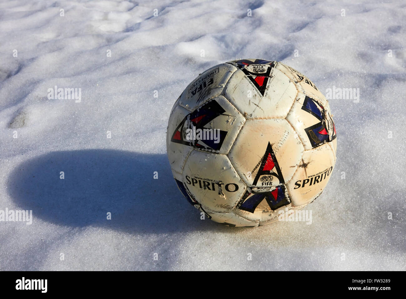 Esaurito il calcio sulla neve Foto Stock