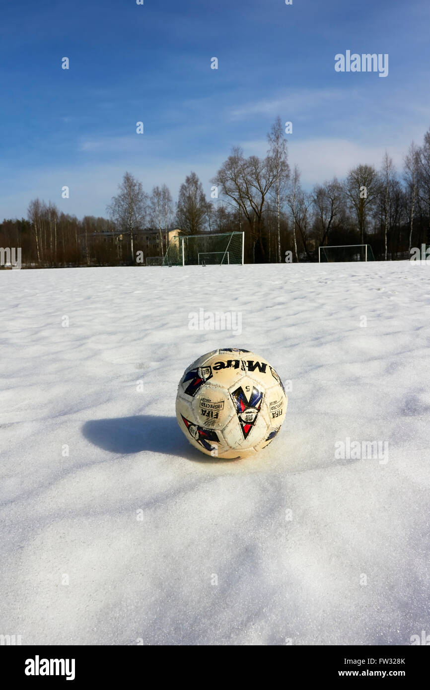 Esaurito il calcio sulla neve Foto Stock
