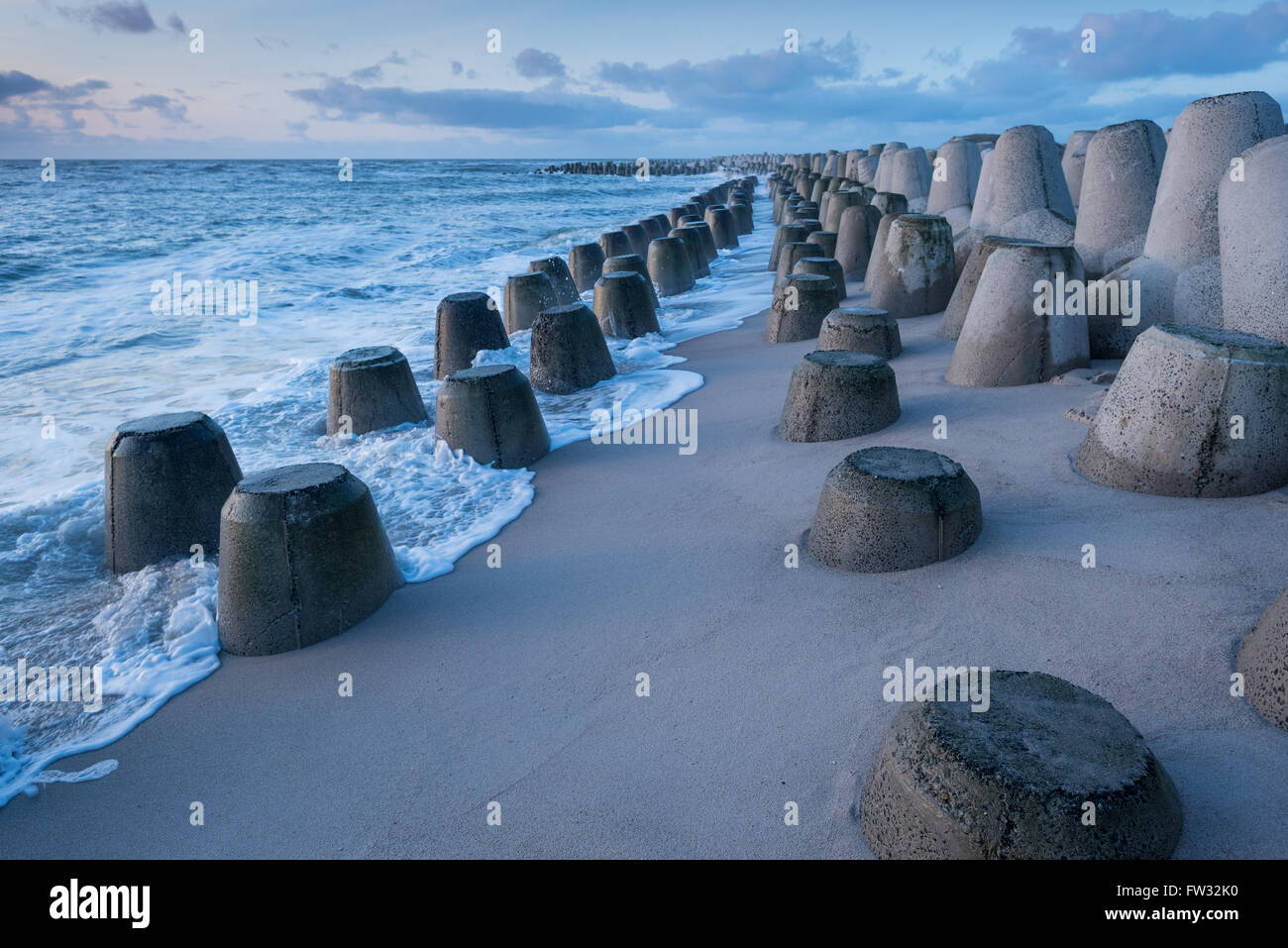 Tetrapods proteggere la costa in Hörnum, nel Mare del Nord dell'isola di Sylt, Nord Isole Frisone, Schleswig-Holstein, Germania Foto Stock