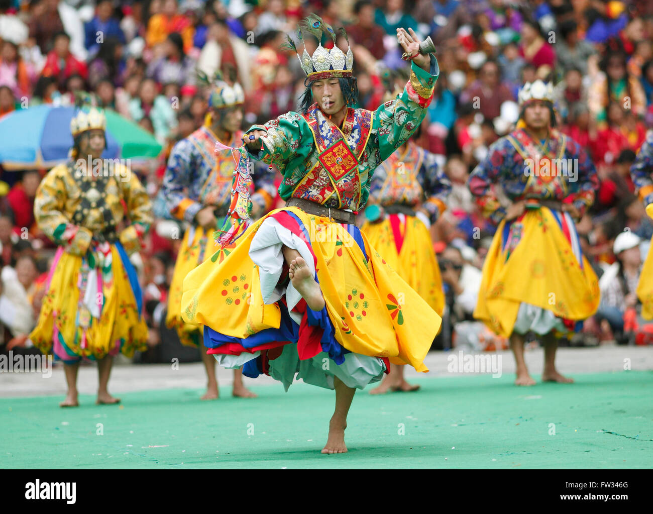 Ballerine alla Tashichho Dzong monastero festival, Thimphu Bhutan Foto Stock